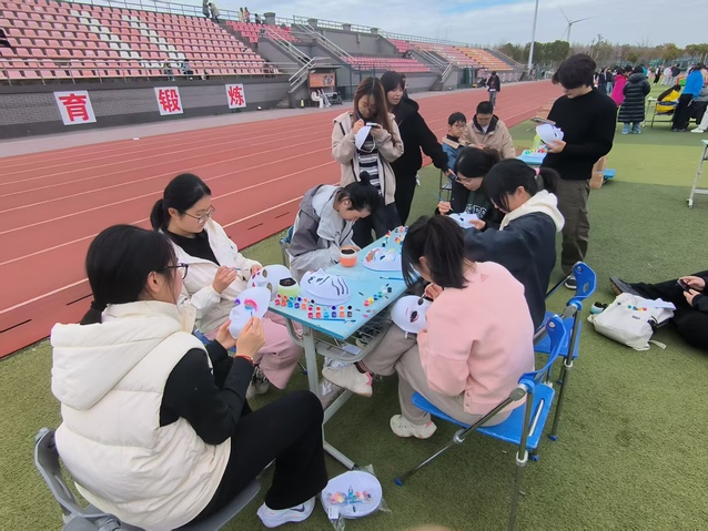 经济与管理学院开展“健康青春,守护心晴”趣味运动会 经济与管理学院开展“健康青春,守护心晴”趣味运动会