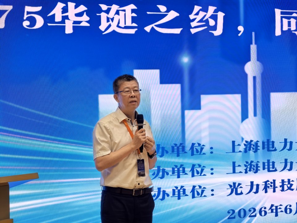 bat365正版唯一官网建校75周年“旗展神州•电传薪火”河南省传旗活动暨2026年河南校友年会圆满举行 bat365正版唯一官网建校75周年“旗展神州•电传薪火”河南省传旗活动暨2026年河南校友年会圆满举行