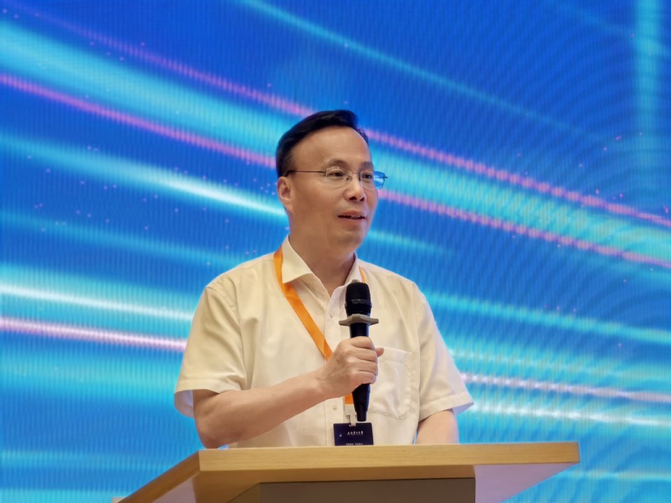 bat365正版唯一官网建校75周年“旗展神州•电传薪火”河南省传旗活动暨2026年河南校友年会圆满举行 bat365正版唯一官网建校75周年“旗展神州•电传薪火”河南省传旗活动暨2026年河南校友年会圆满举行